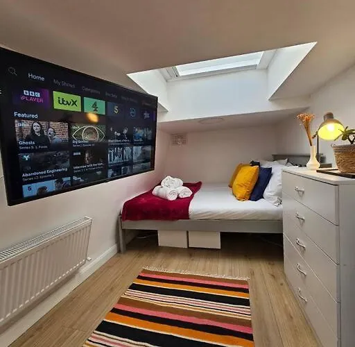 West Kensington Bright Flat