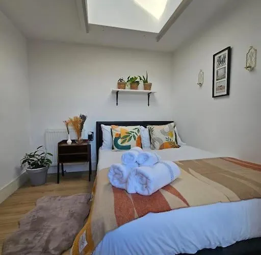 West Kensington Bright Flat